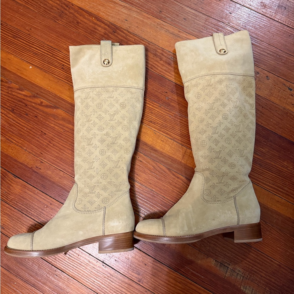 Authentic Louis Vuitton Tan Monogram  Knee-High Boots size 39